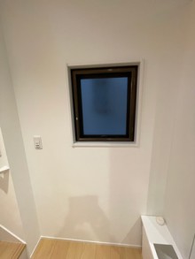 寒さ対策！断熱仕様のドアとインプラスで快適生活　港区S様邸